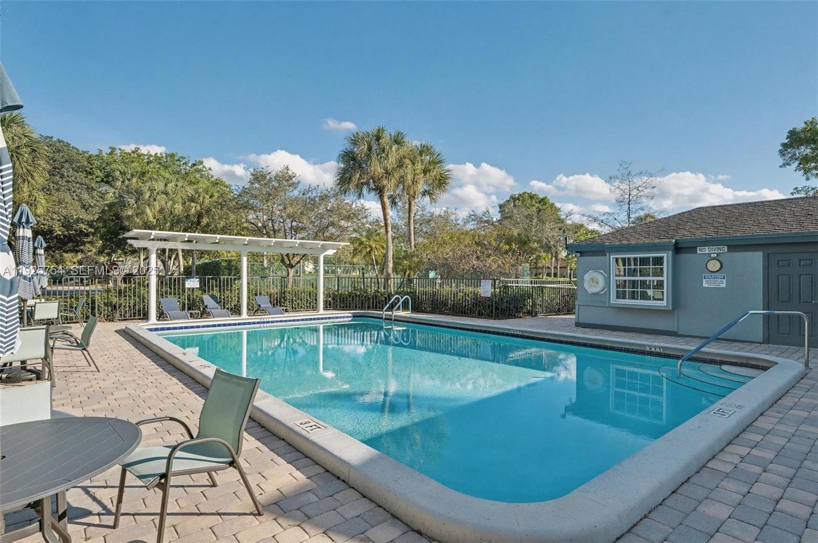 PARKLAND LAKES - Residential