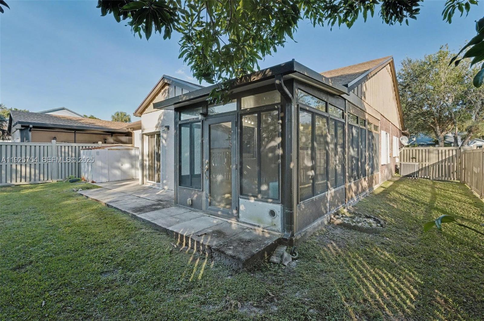 PARKLAND LAKES - Residential