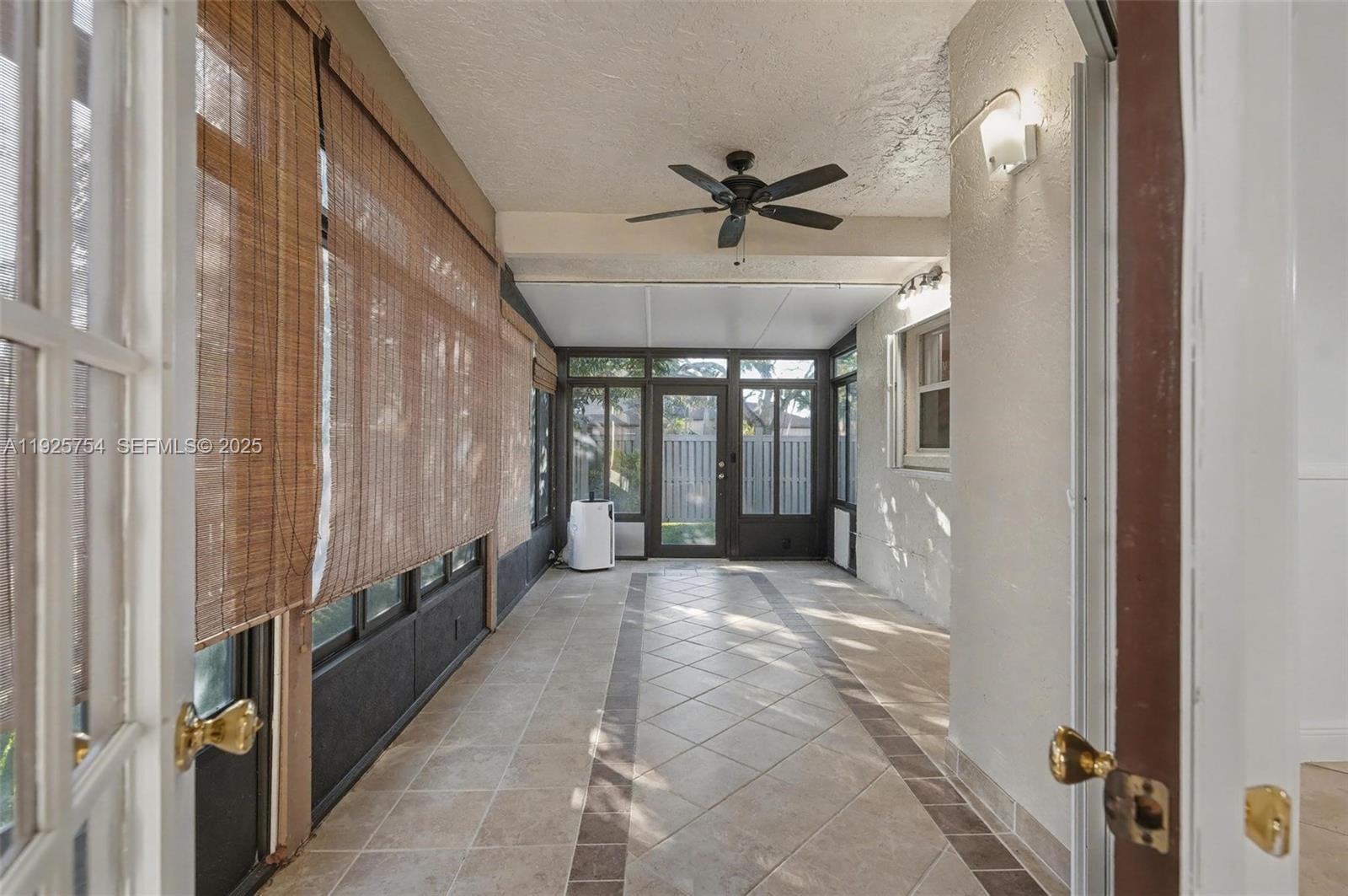 PARKLAND LAKES - Residential