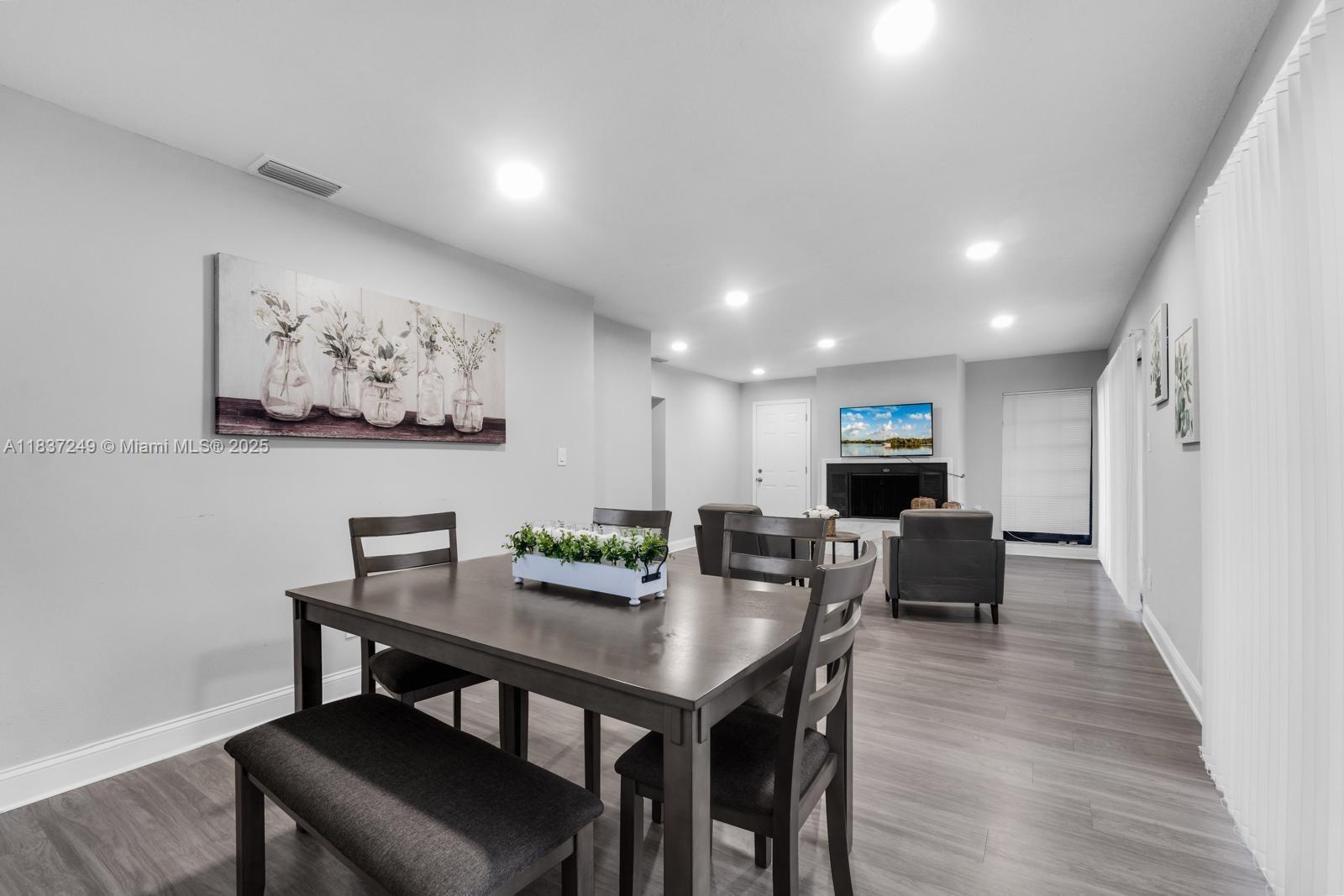 809 E Glen oak