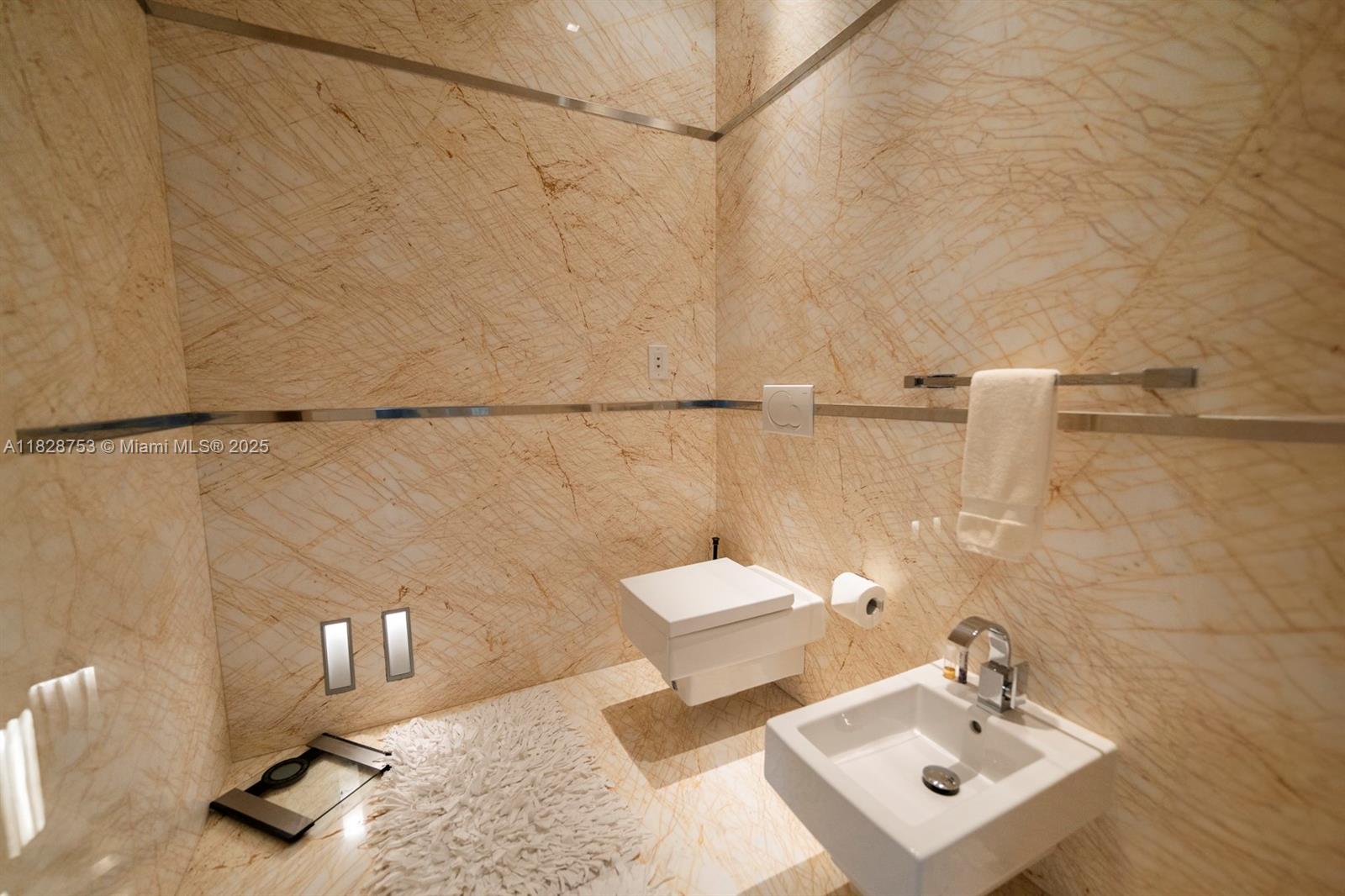 GOLDEN BEACH SEC D - Residential