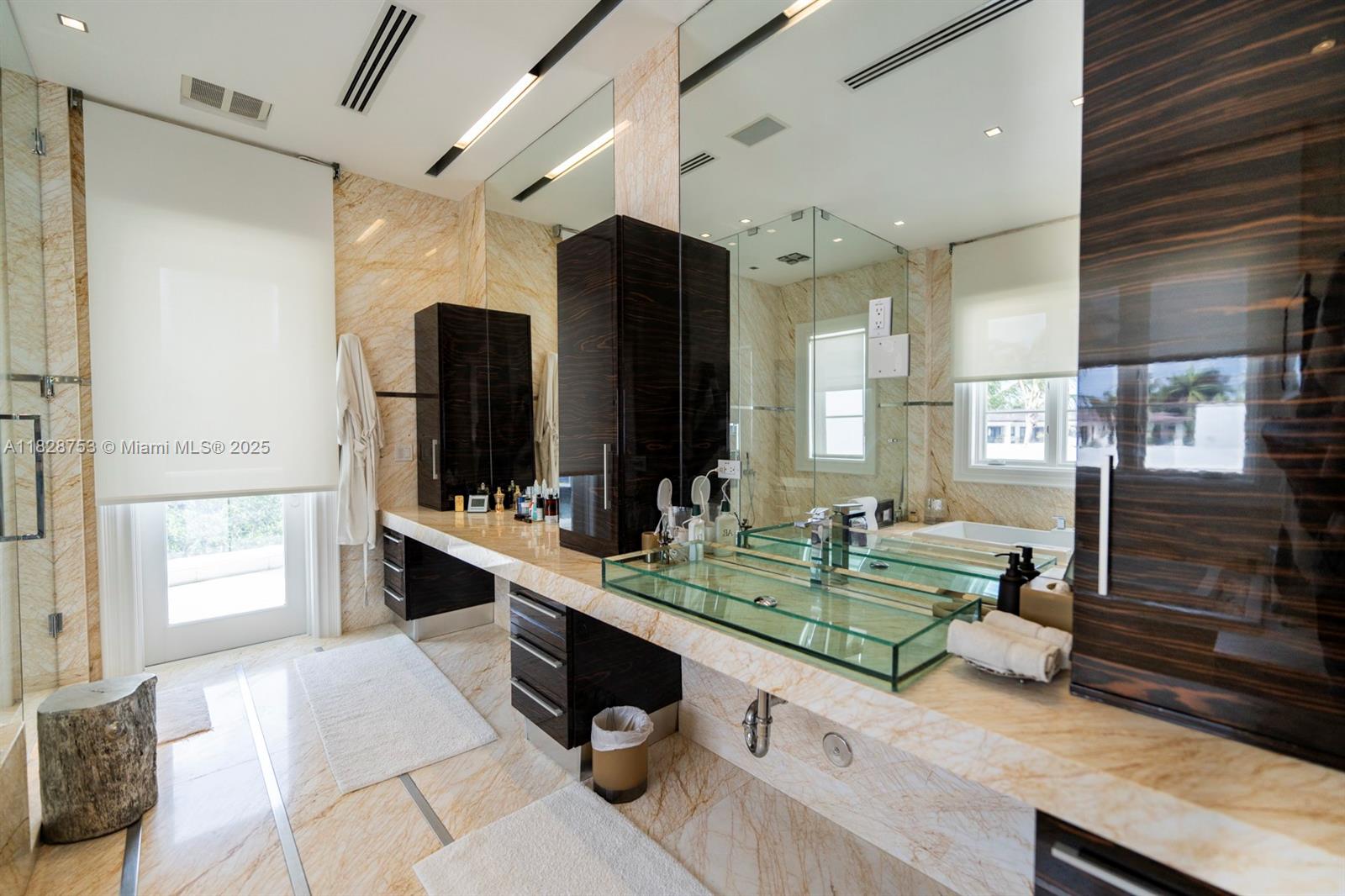 GOLDEN BEACH SEC D - Residential