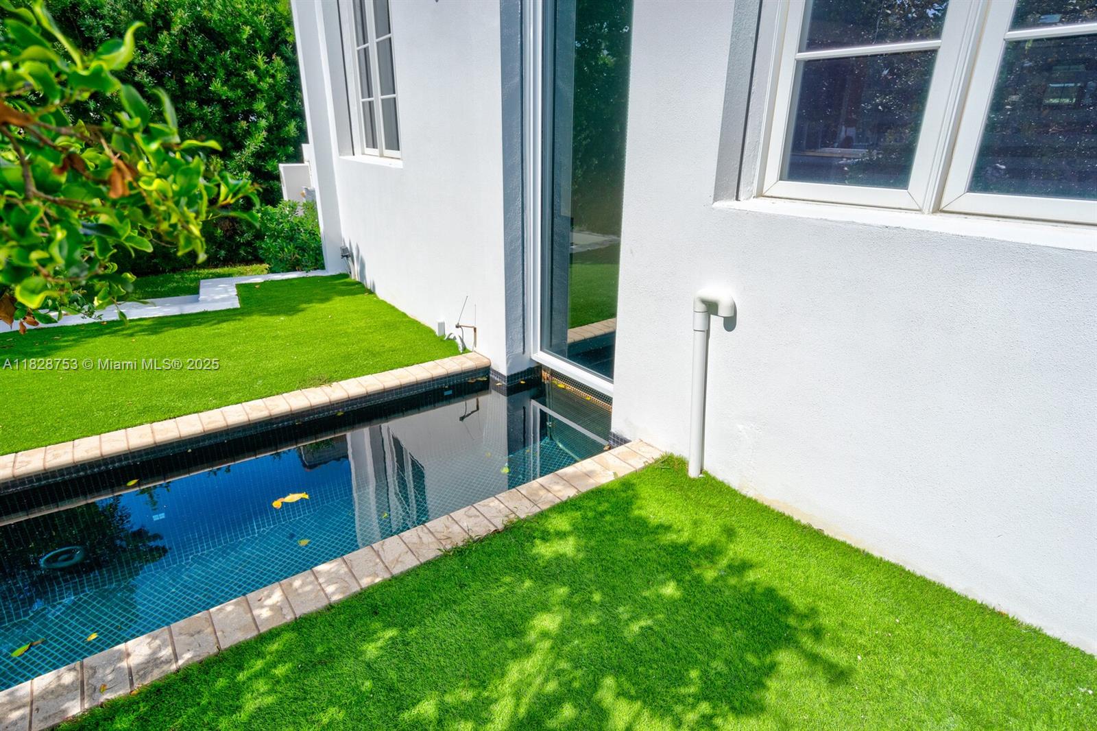GOLDEN BEACH SEC D - Residential