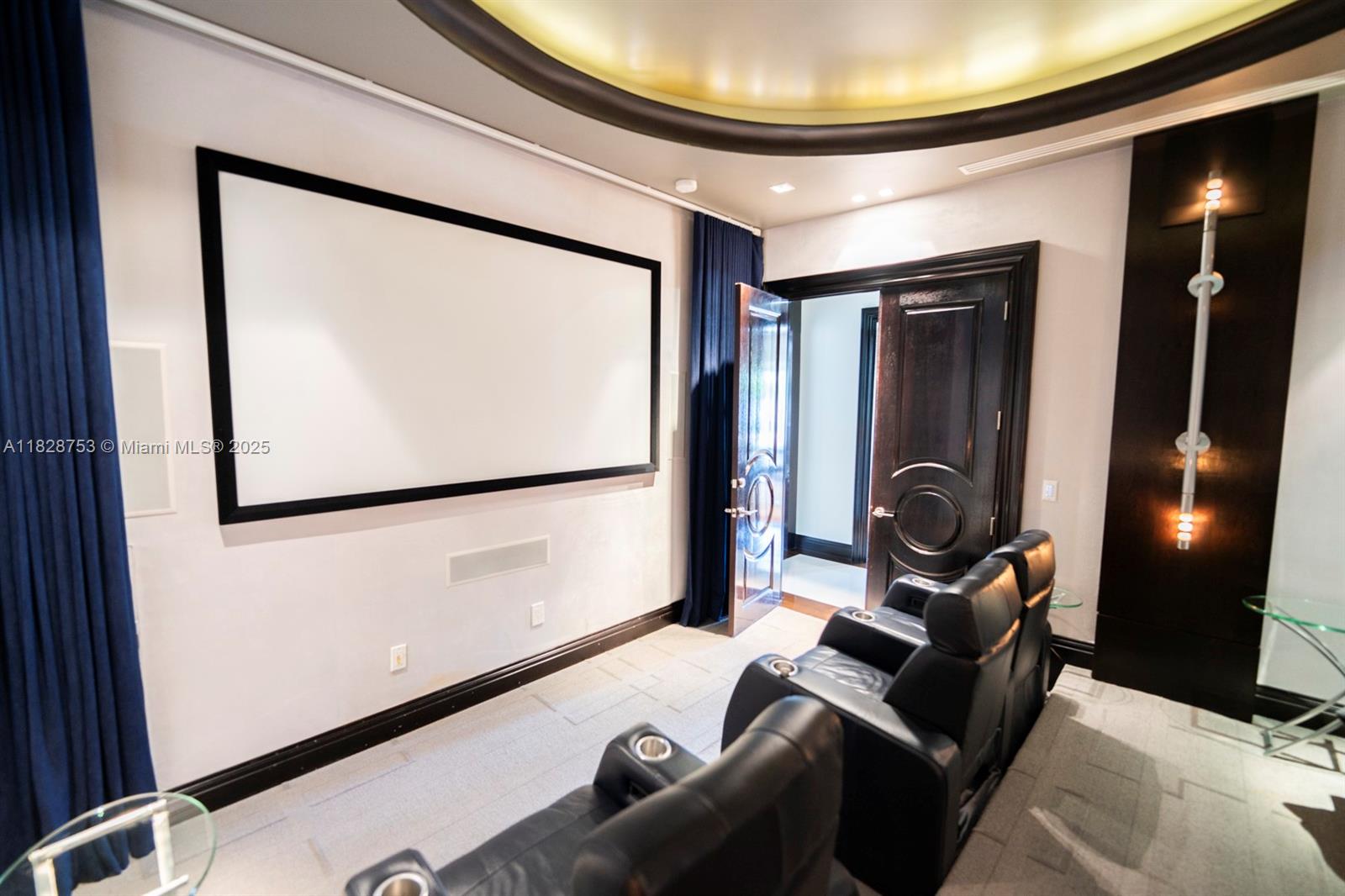 GOLDEN BEACH SEC D - Residential