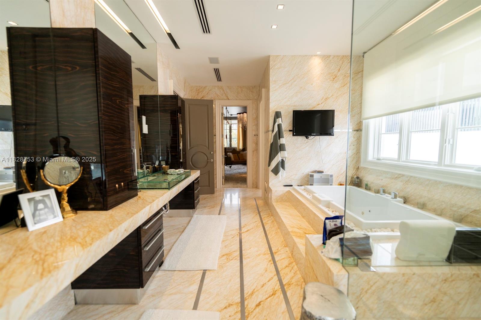 GOLDEN BEACH SEC D - Residential