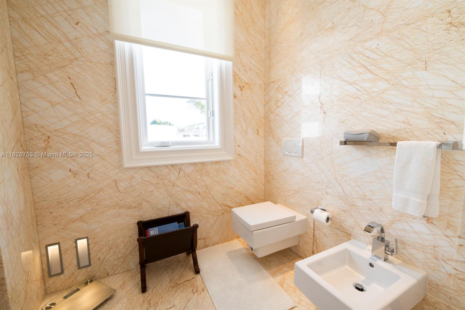 GOLDEN BEACH SEC D - Residential