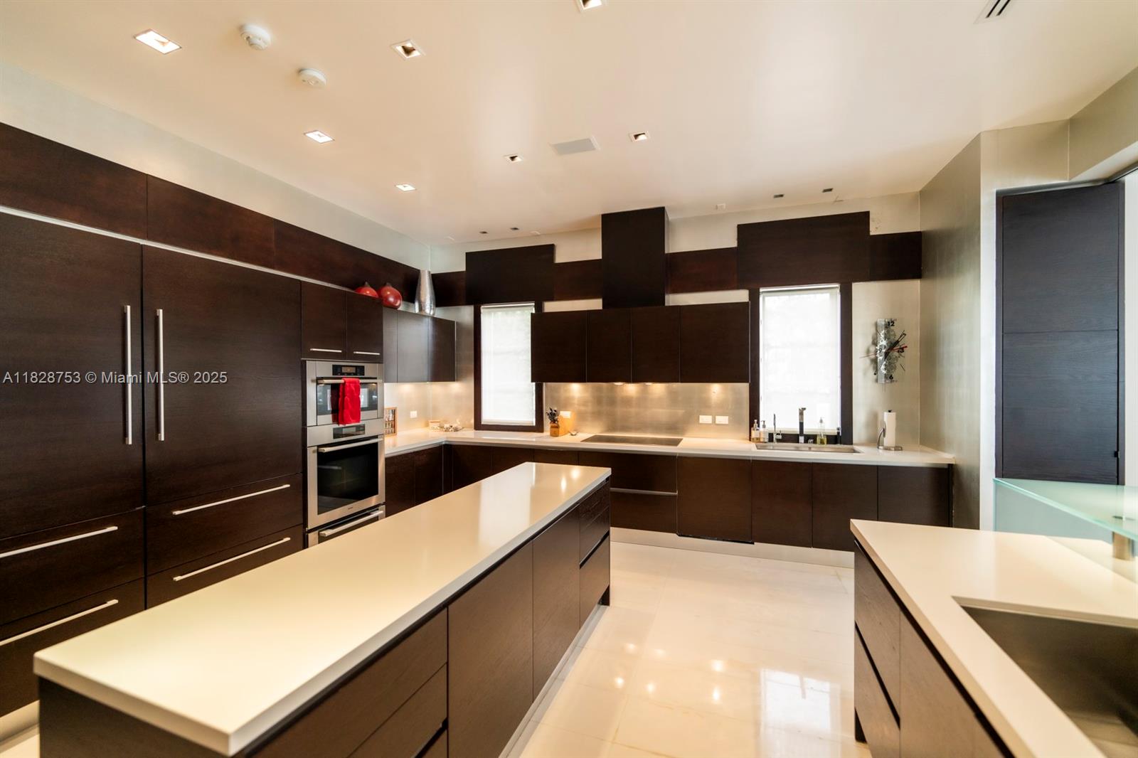 GOLDEN BEACH SEC D - Residential