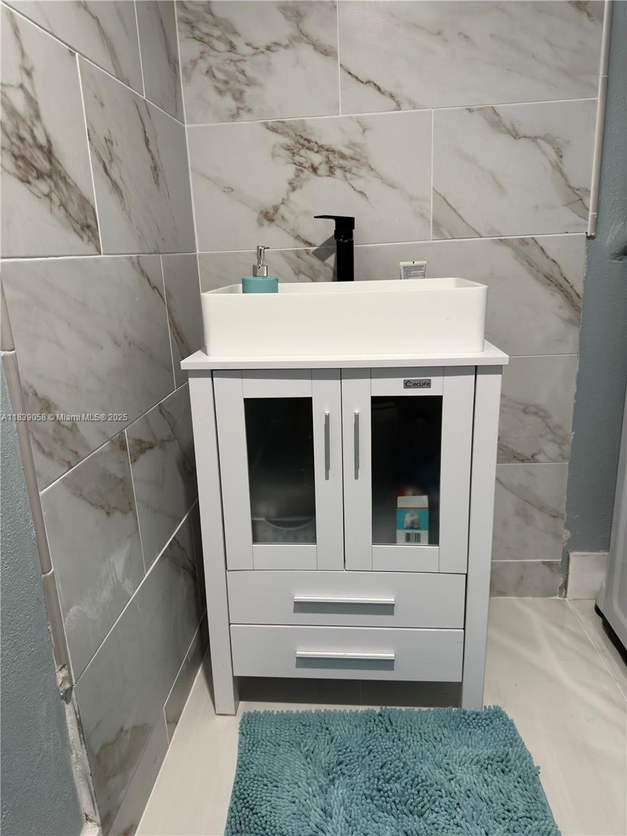 TENNIS VIEW CONDO PH I - Residential