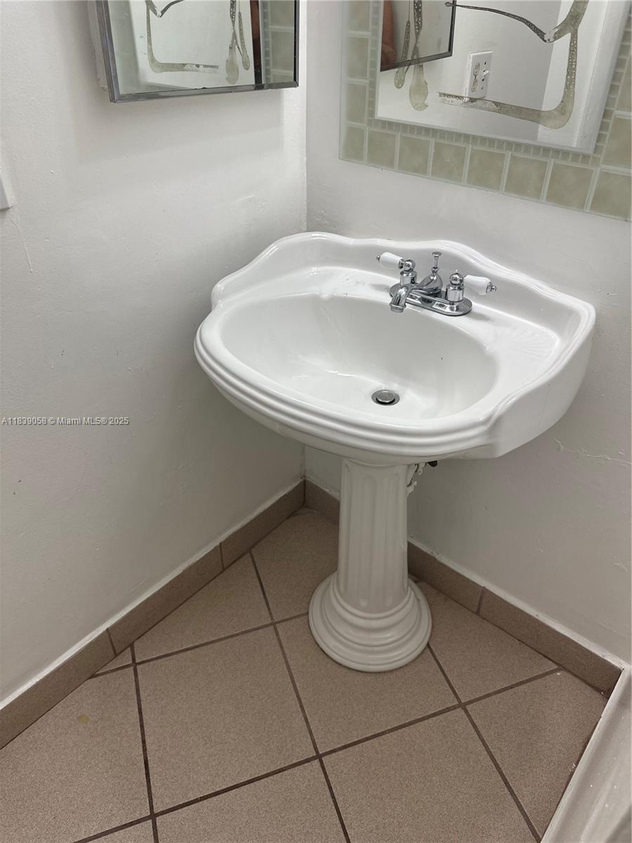 TENNIS VIEW CONDO PH I - Residential