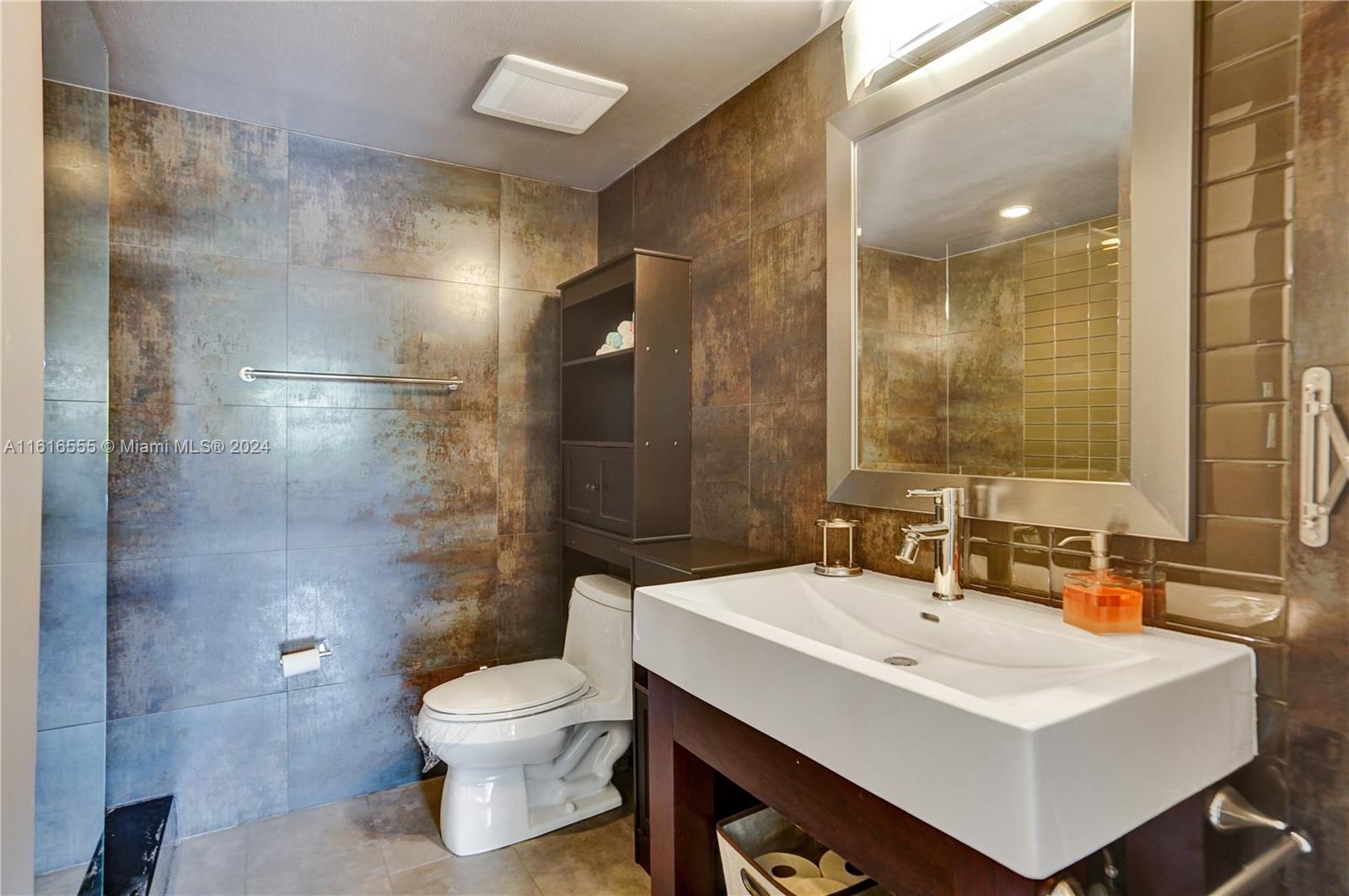 LAKES OF OAKLAND FOREST C - Residential