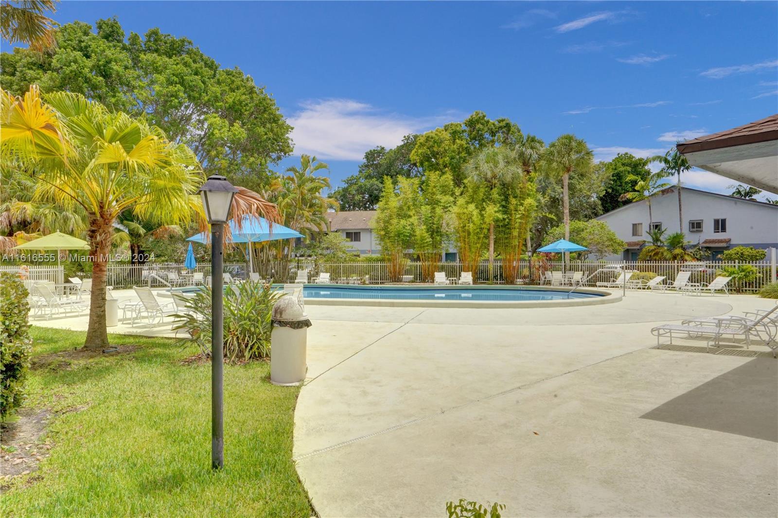 LAKES OF OAKLAND FOREST C - Residential