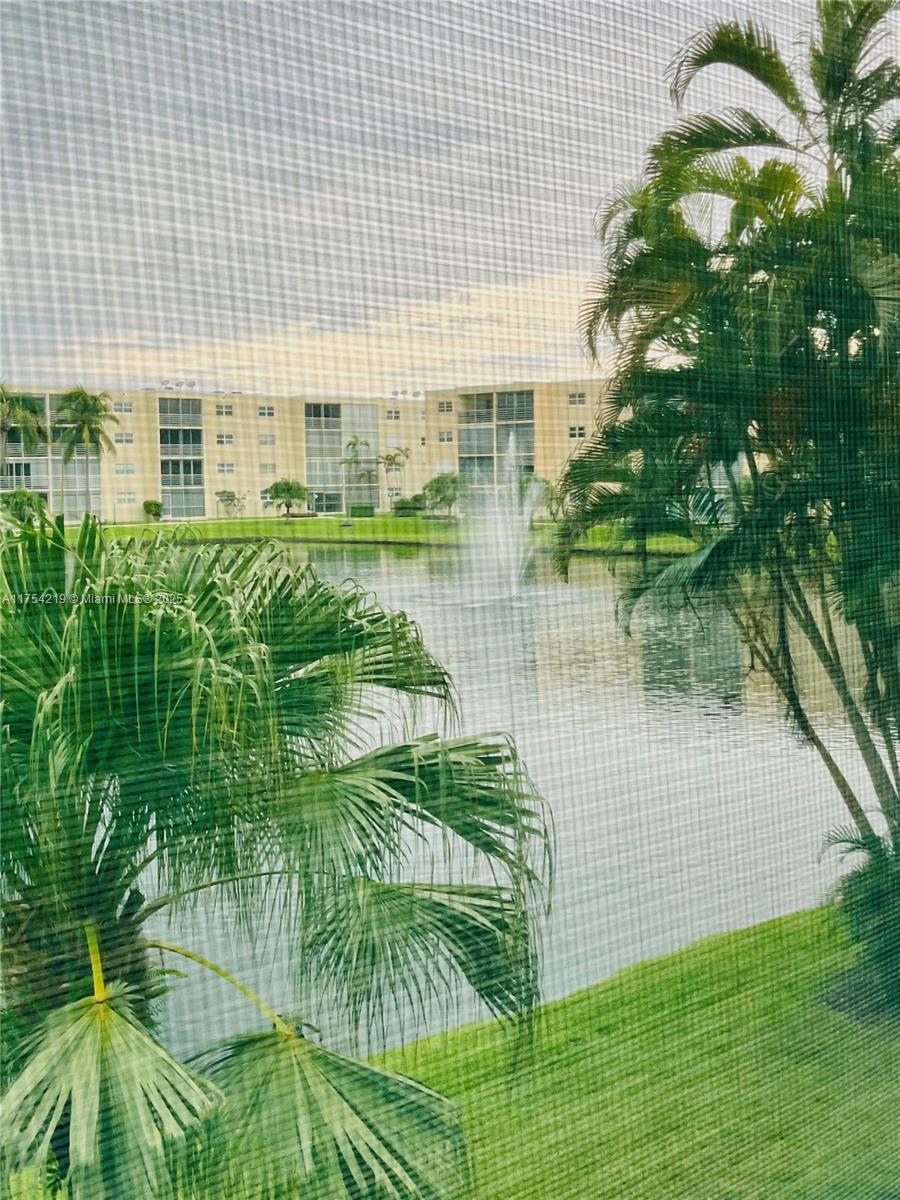 MEADOWBROOK LAKES CONDO - Residential