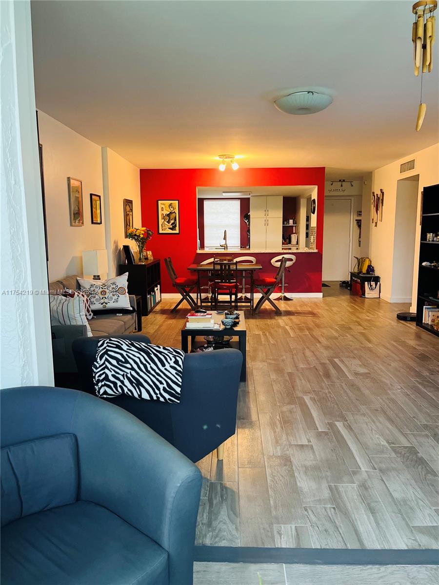 MEADOWBROOK LAKES CONDO - Residential