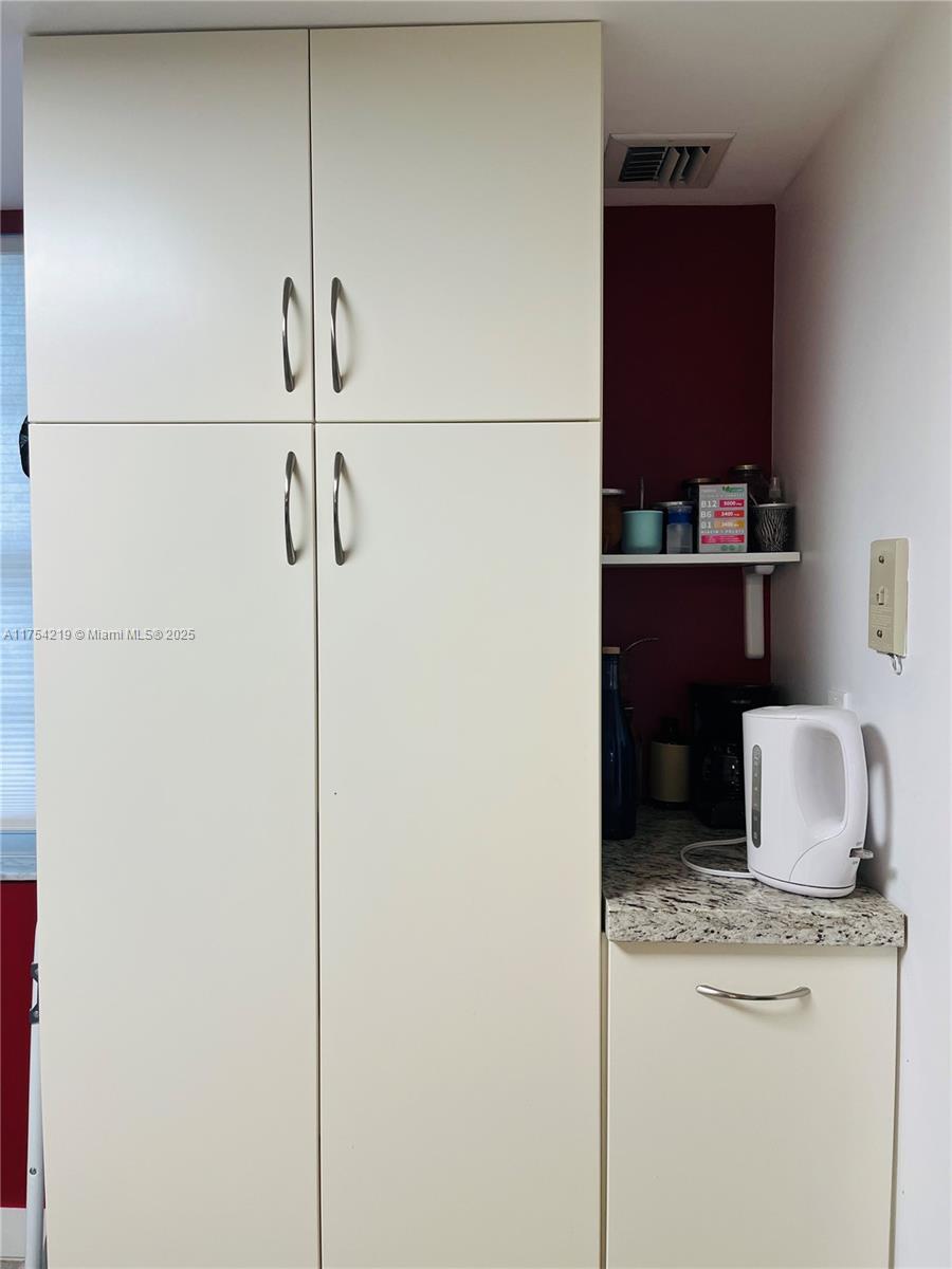 MEADOWBROOK LAKES CONDO - Residential
