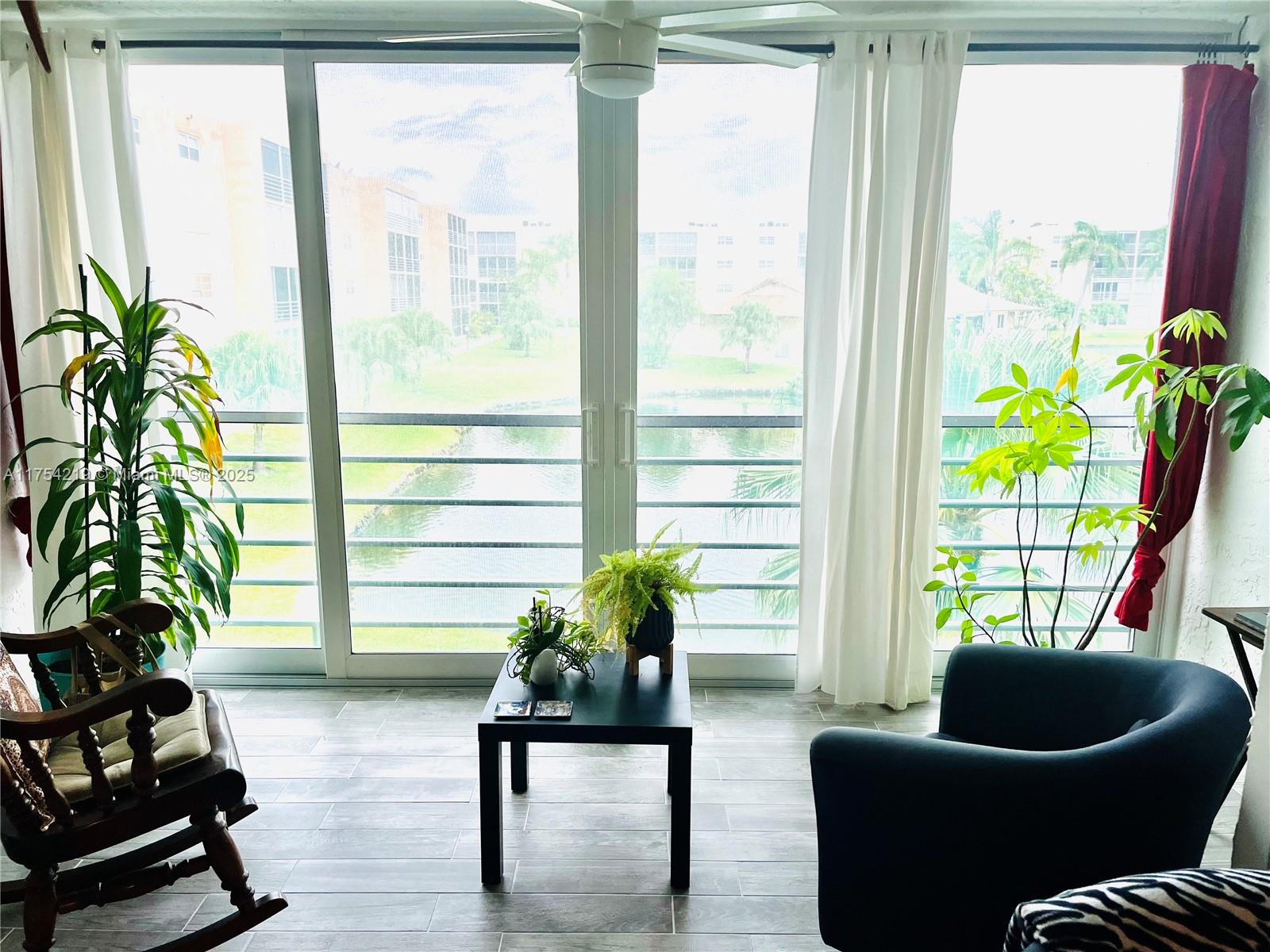 MEADOWBROOK LAKES CONDO - Residential