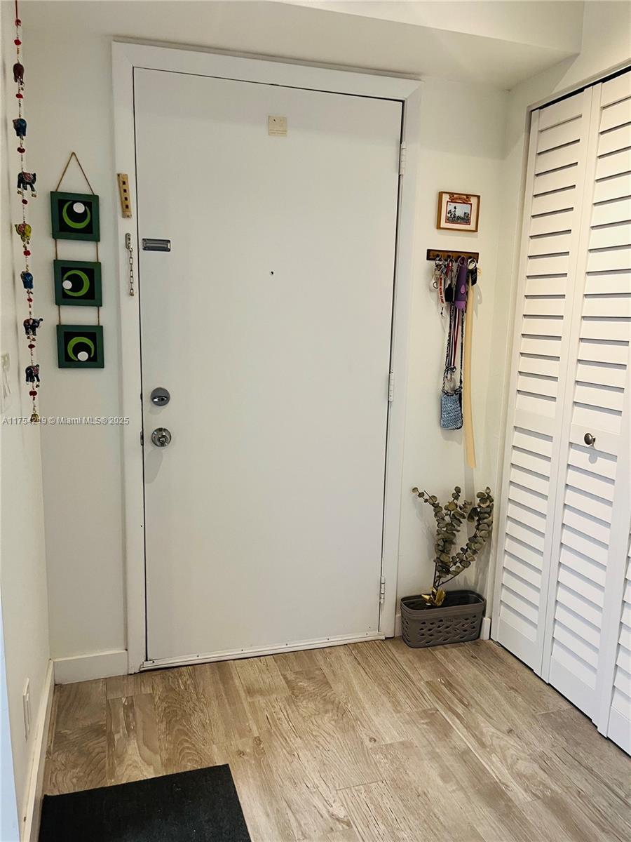 MEADOWBROOK LAKES CONDO - Residential