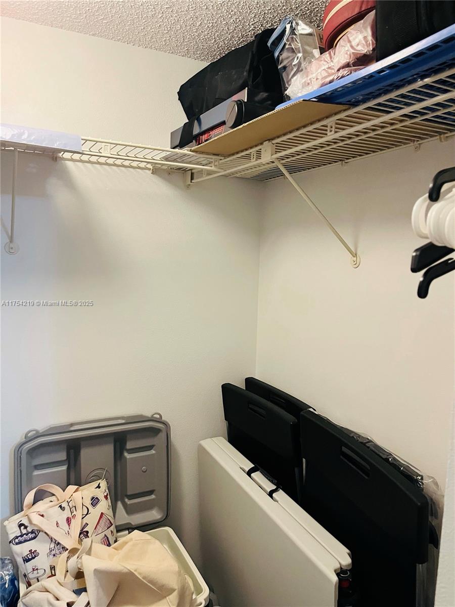 MEADOWBROOK LAKES CONDO - Residential