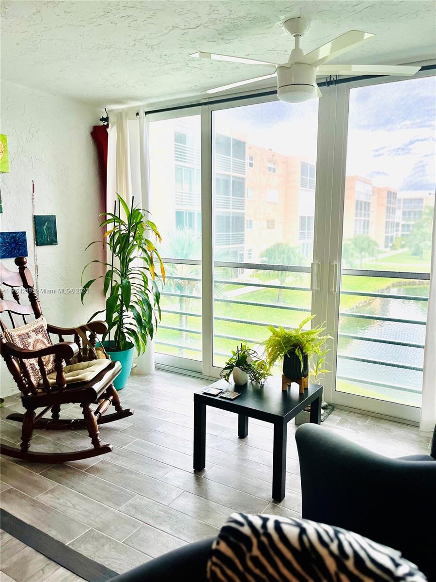 MEADOWBROOK LAKES CONDO - Residential