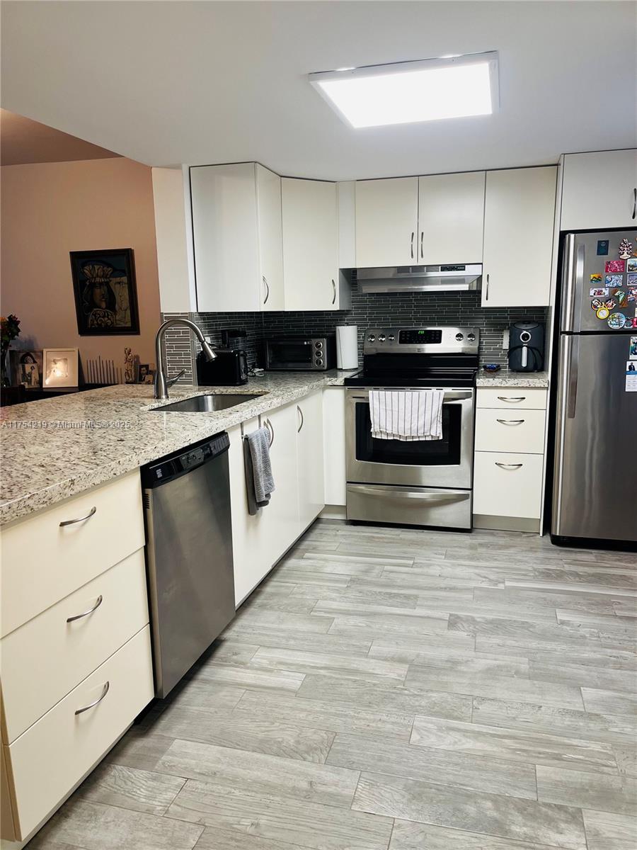 Property for Sale at 415 Se 11th Ter 205, Dania Beach, Miami-Dade County, Florida - Bedrooms: 2 
Bathrooms: 2  - $274,999