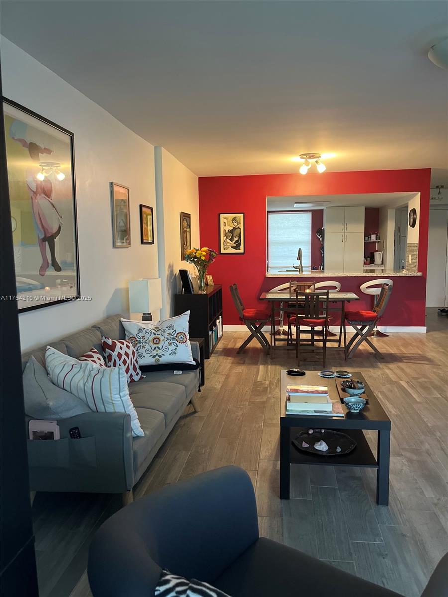 MEADOWBROOK LAKES CONDO - Residential