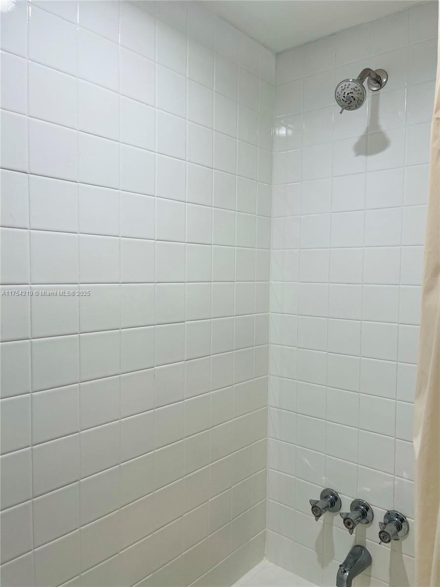 MEADOWBROOK LAKES CONDO - Residential