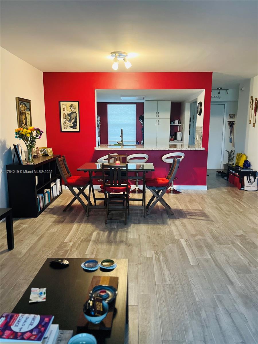 MEADOWBROOK LAKES CONDO - Residential