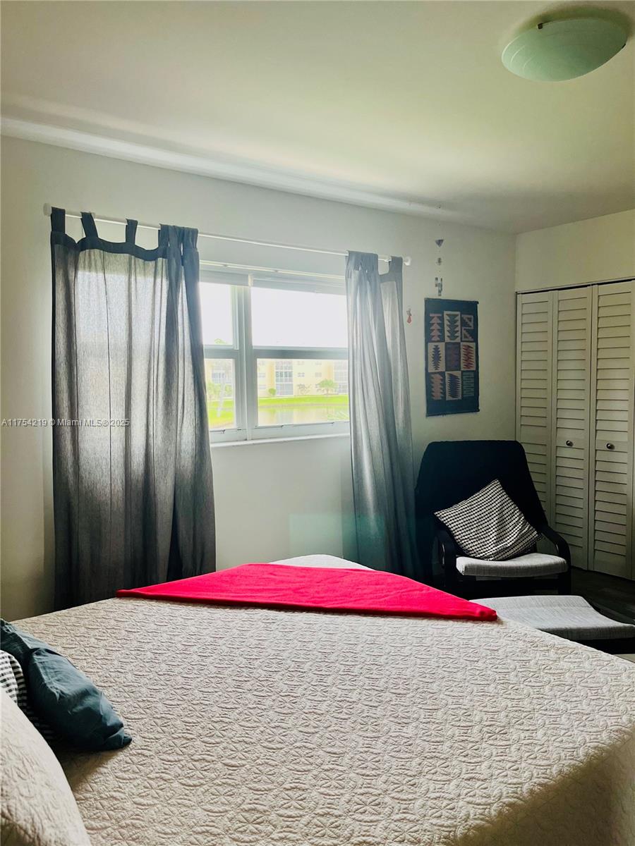 MEADOWBROOK LAKES CONDO - Residential
