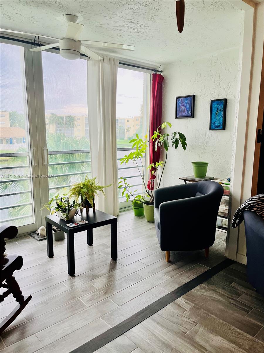 MEADOWBROOK LAKES CONDO - Residential