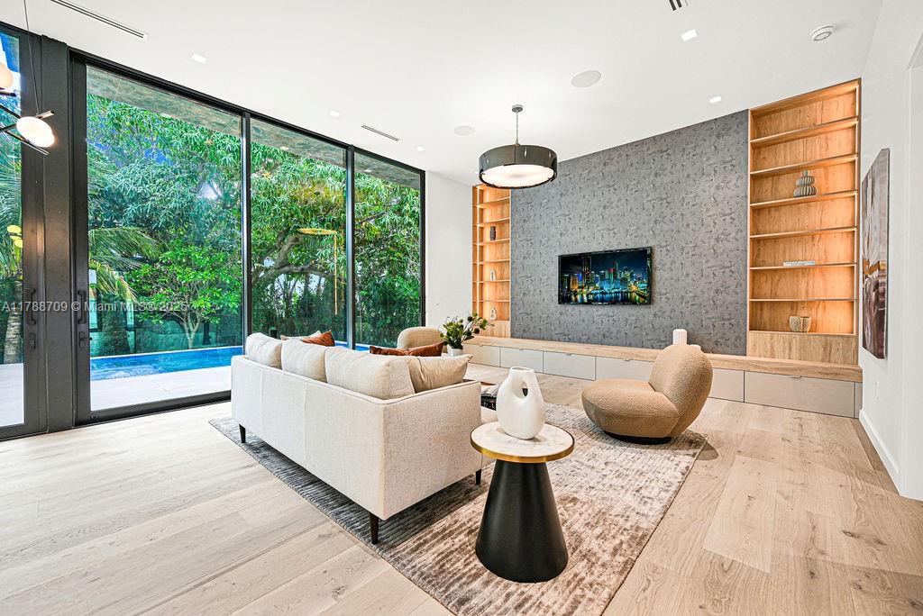 ALTOS DEL MAR NO 4 - Residential