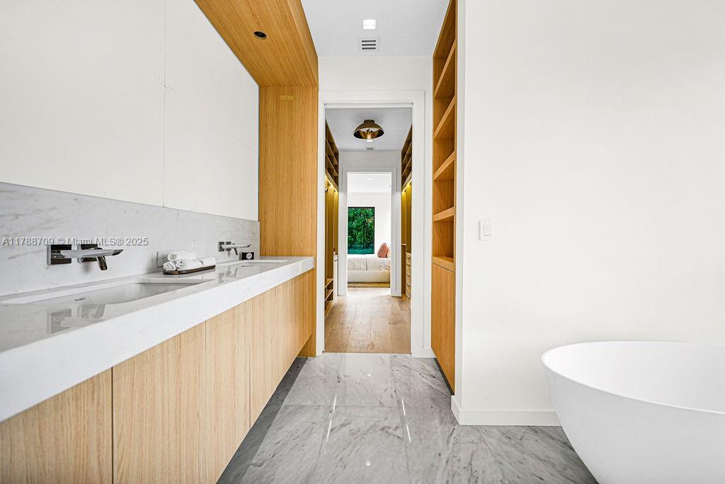 ALTOS DEL MAR NO 4 - Residential