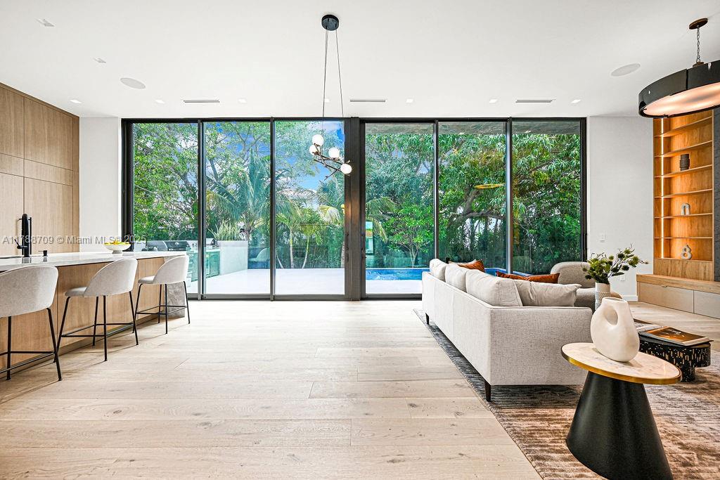 ALTOS DEL MAR NO 4 - Residential