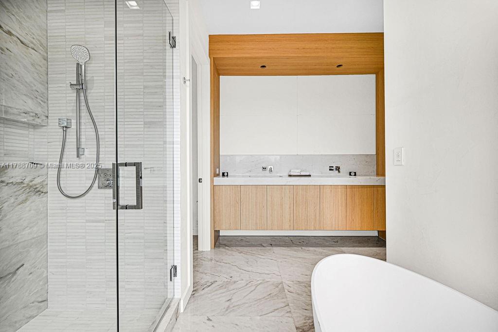 ALTOS DEL MAR NO 4 - Residential