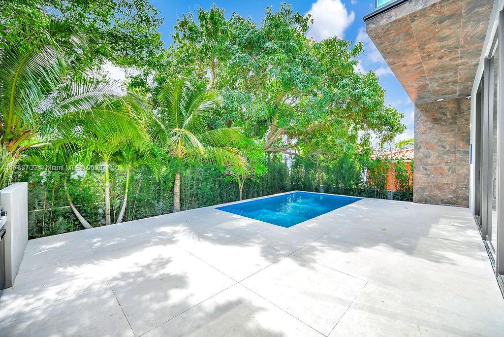ALTOS DEL MAR NO 4 - Residential