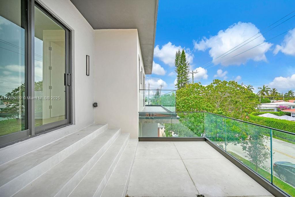 ALTOS DEL MAR NO 4 - Residential