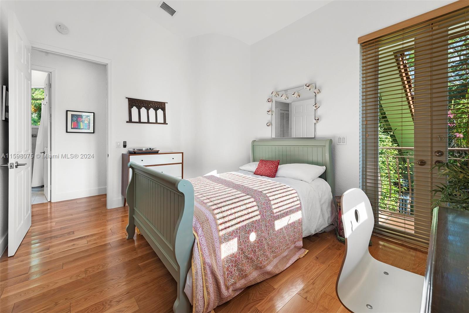 DOUGLAS CIRCLE - Residential