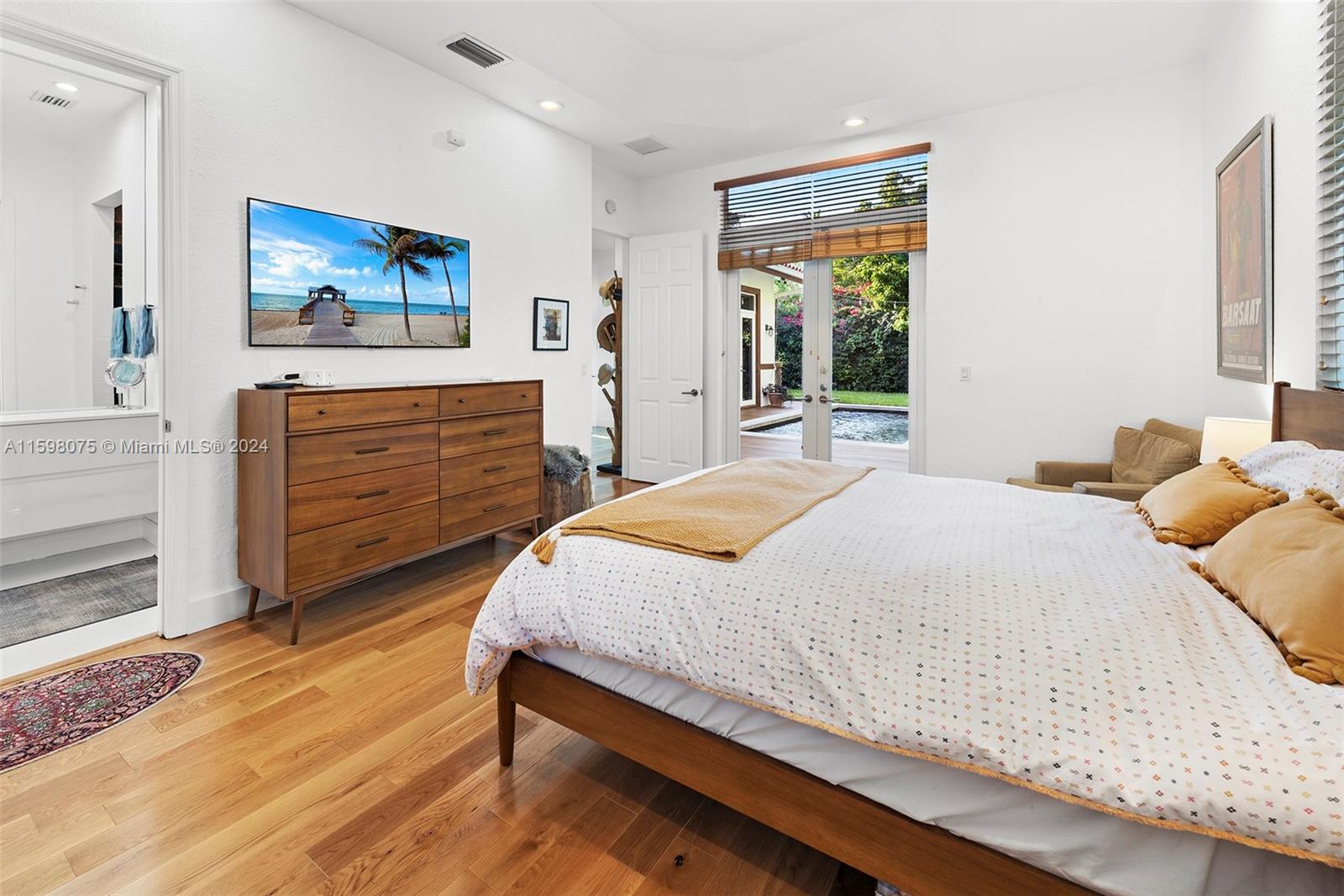 DOUGLAS CIRCLE - Residential