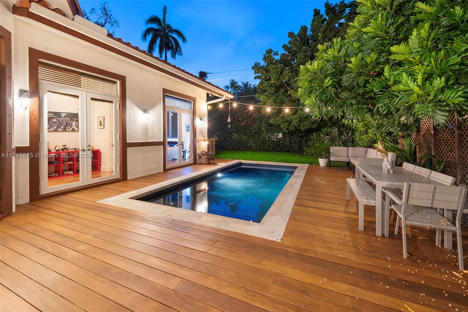 DOUGLAS CIRCLE - Residential