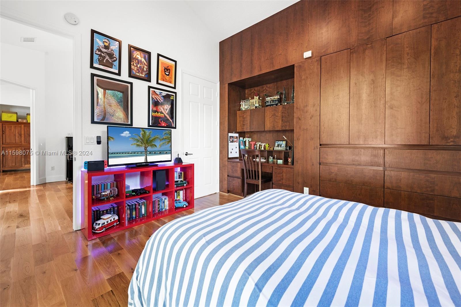 DOUGLAS CIRCLE - Residential