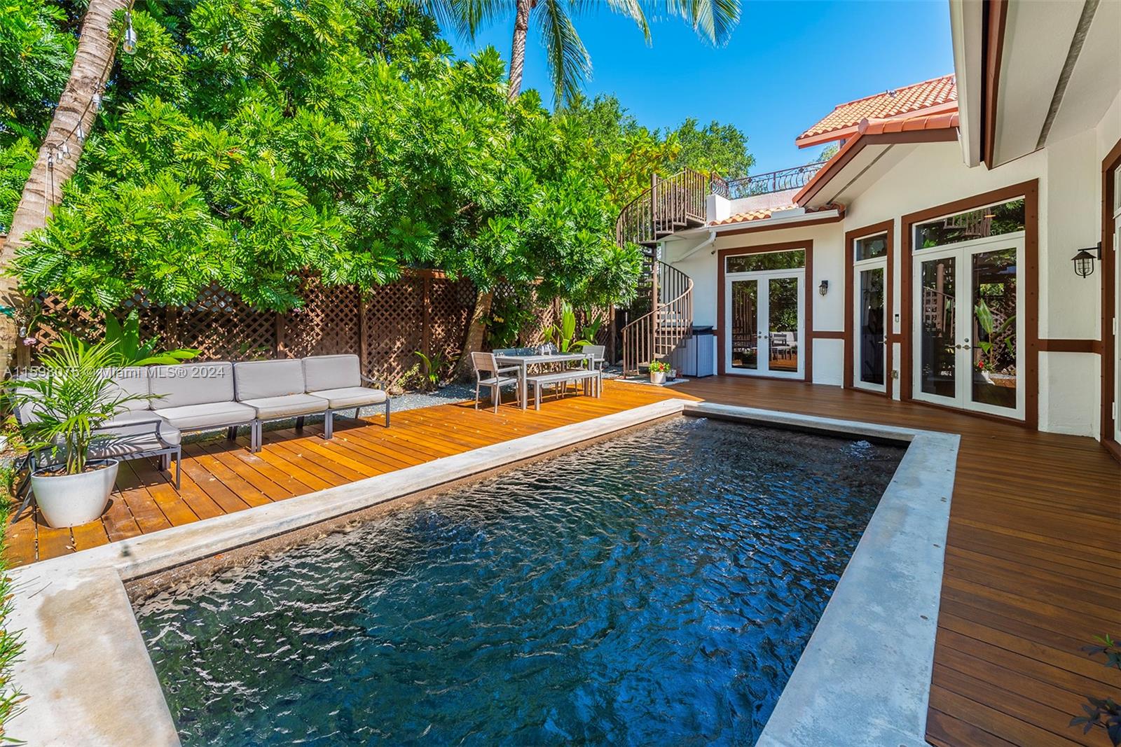 DOUGLAS CIRCLE - Residential