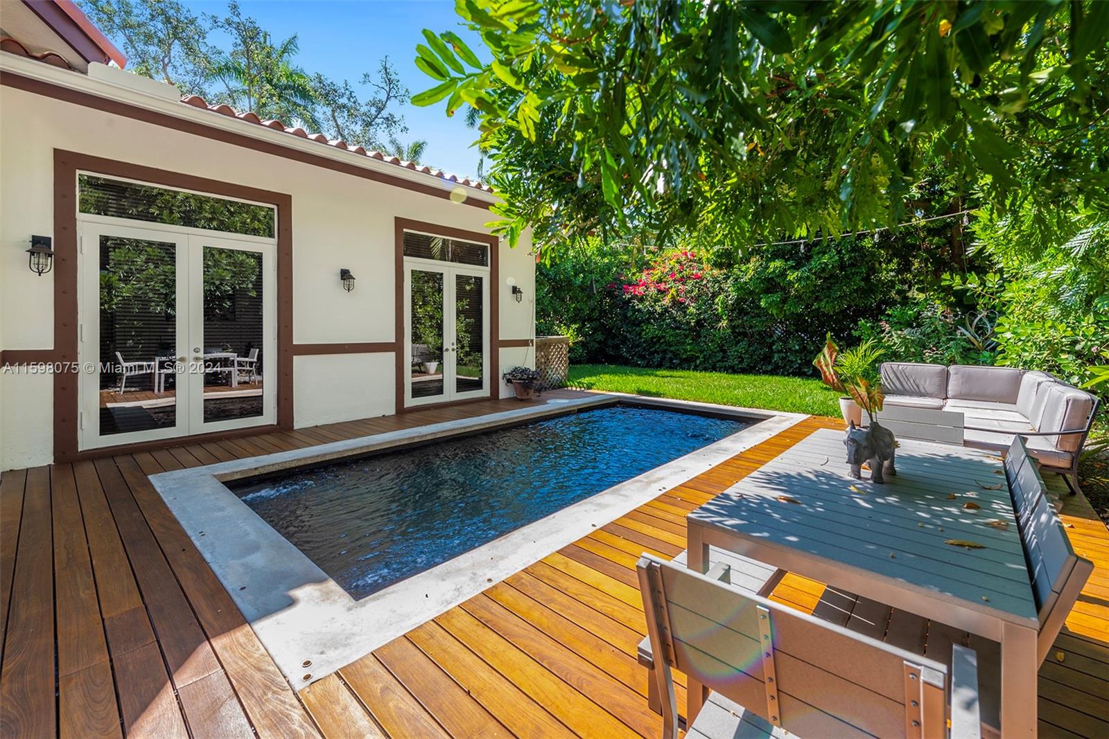 DOUGLAS CIRCLE - Residential