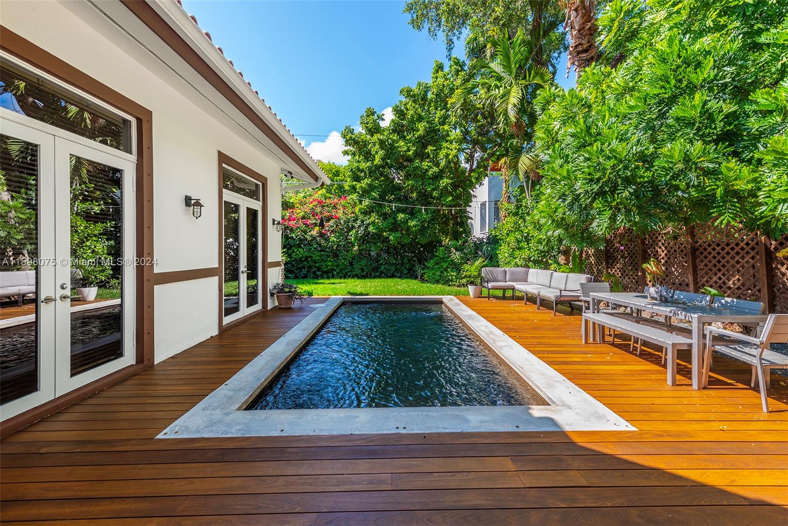 DOUGLAS CIRCLE - Residential