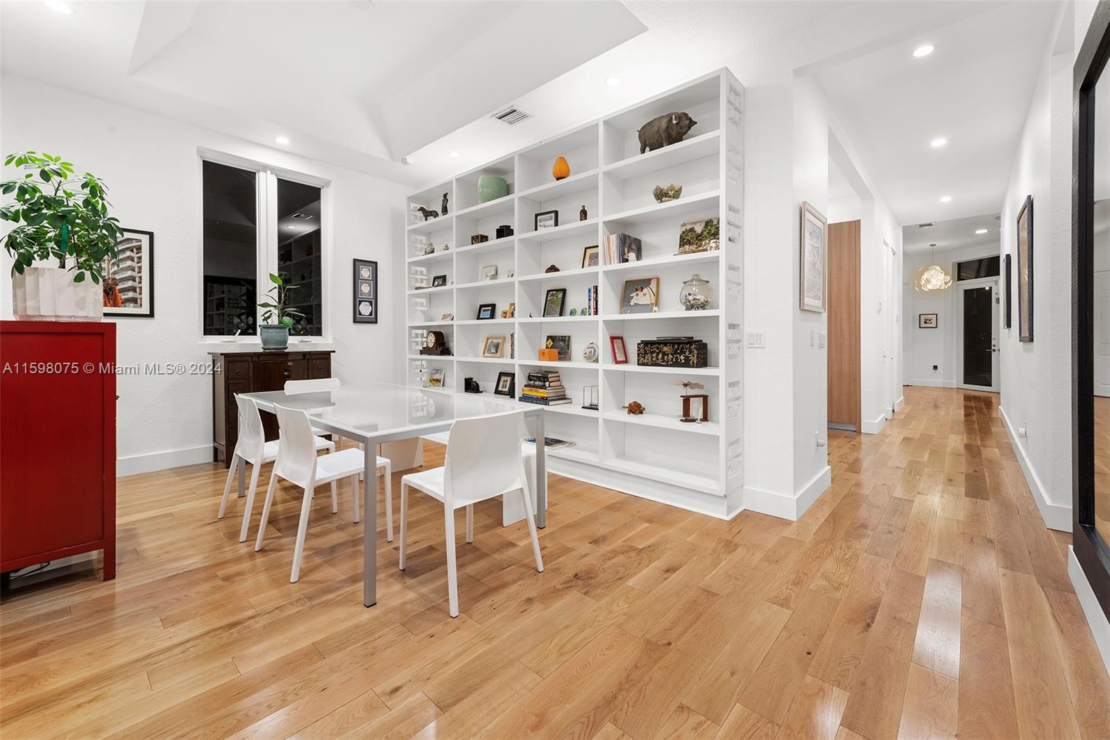 DOUGLAS CIRCLE - Residential