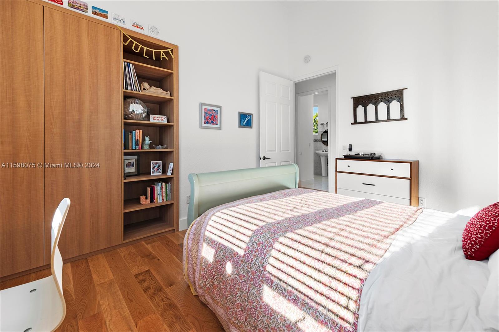 DOUGLAS CIRCLE - Residential