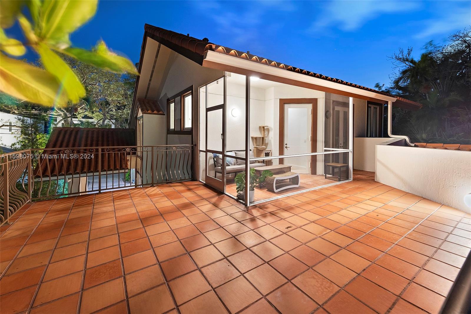 DOUGLAS CIRCLE - Residential