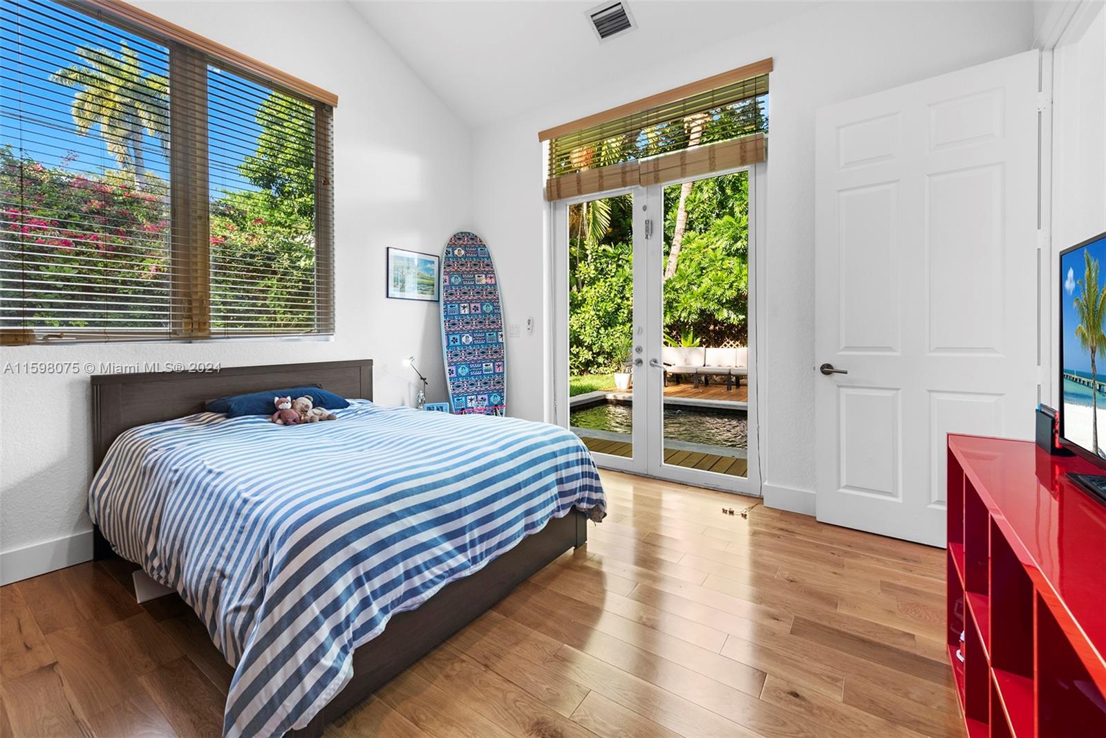 DOUGLAS CIRCLE - Residential