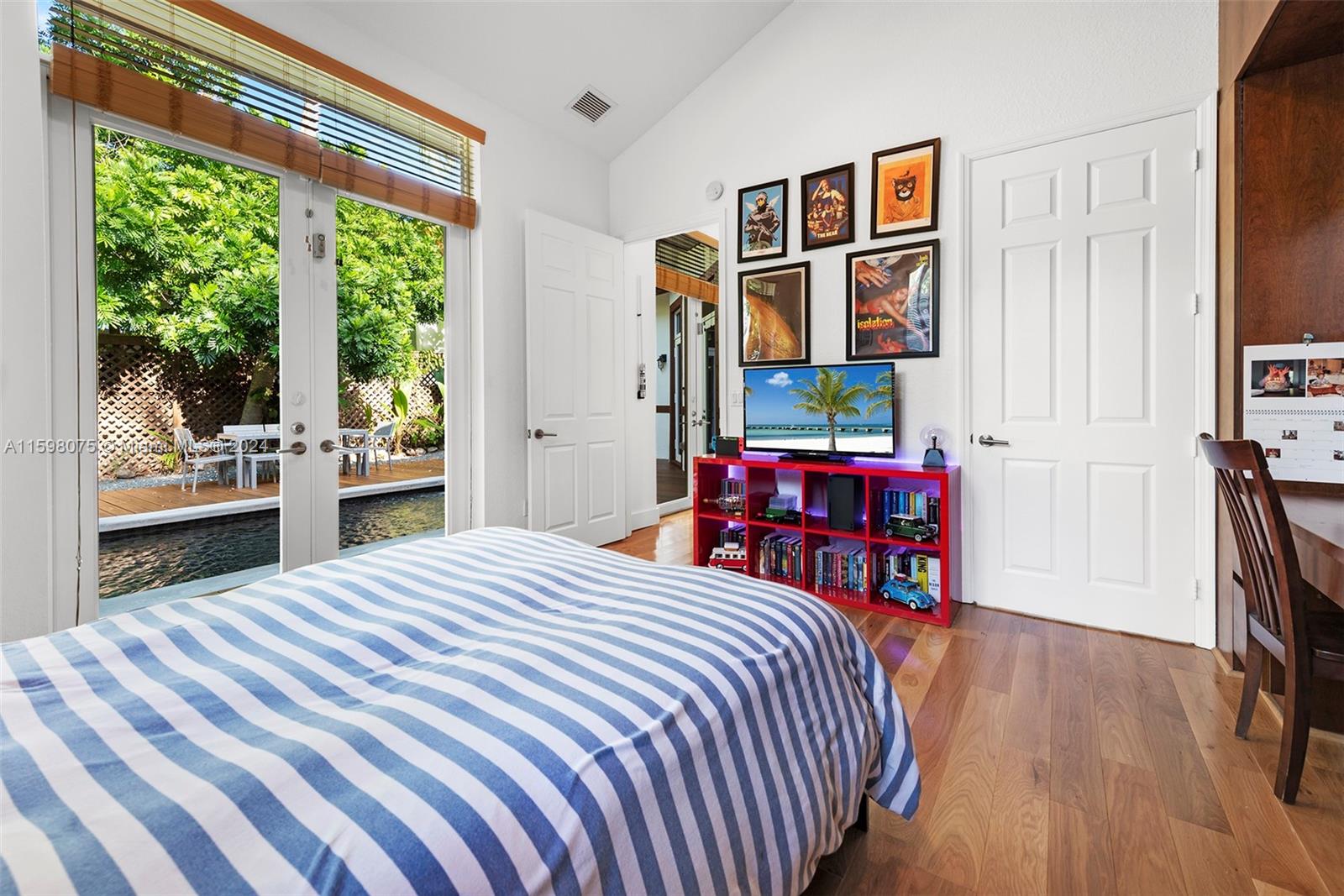 DOUGLAS CIRCLE - Residential