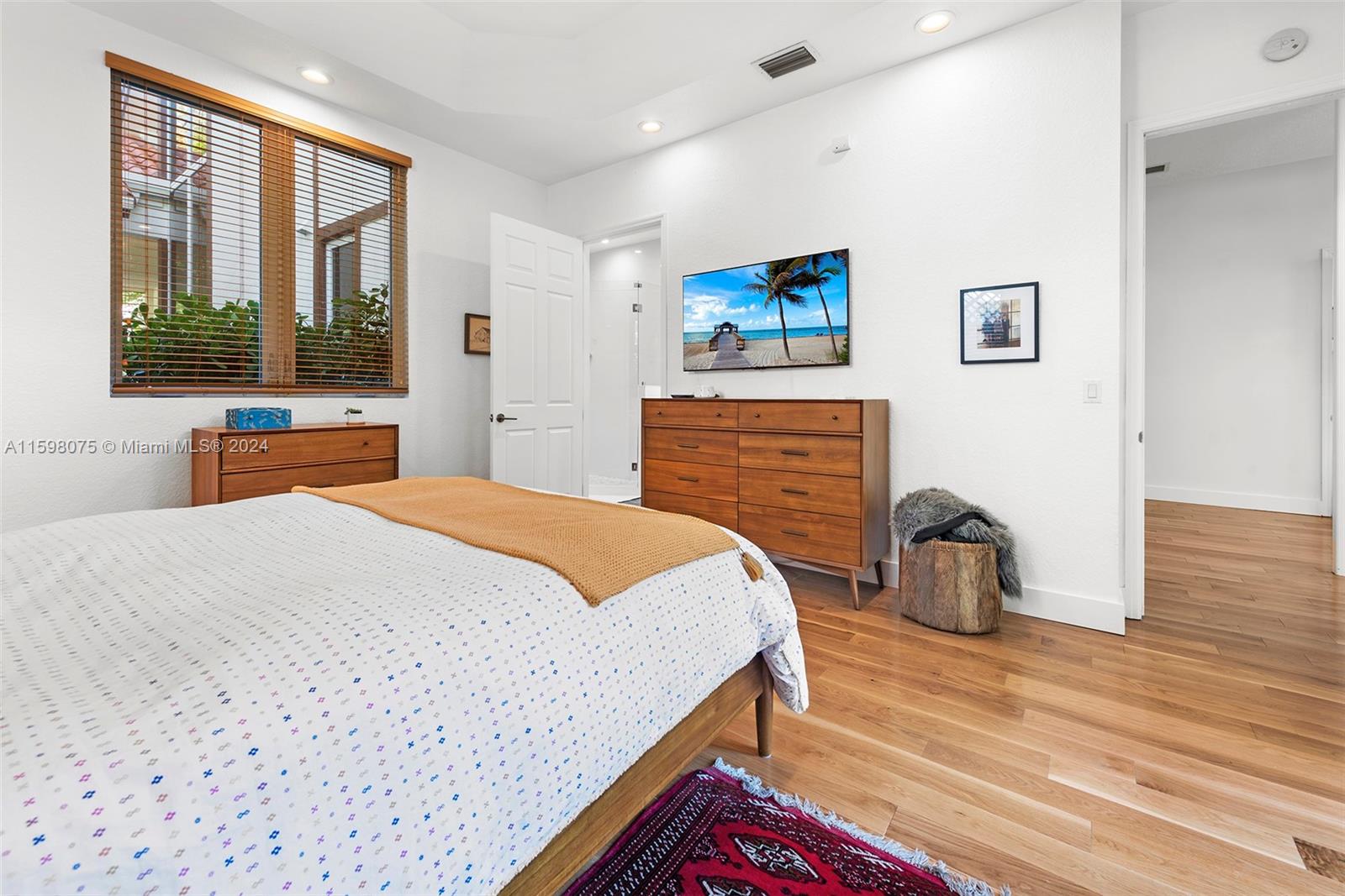 DOUGLAS CIRCLE - Residential