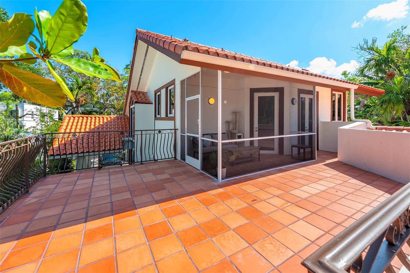 DOUGLAS CIRCLE - Residential