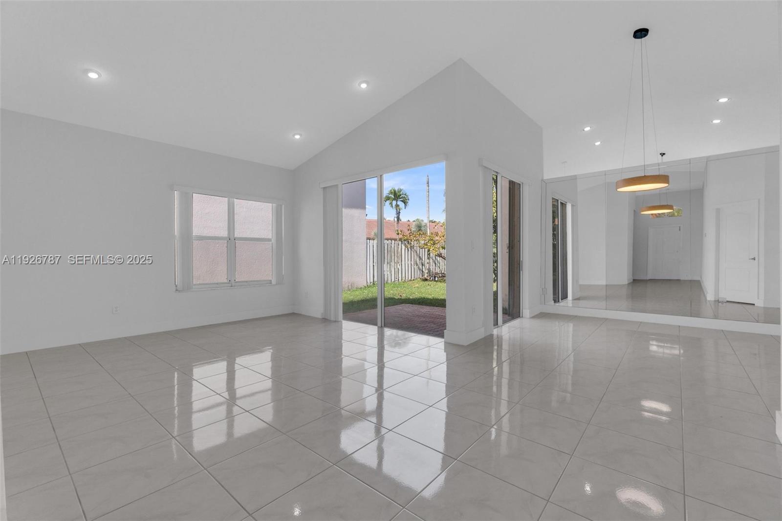 DORAL ISLES-ANTILLES - Residential