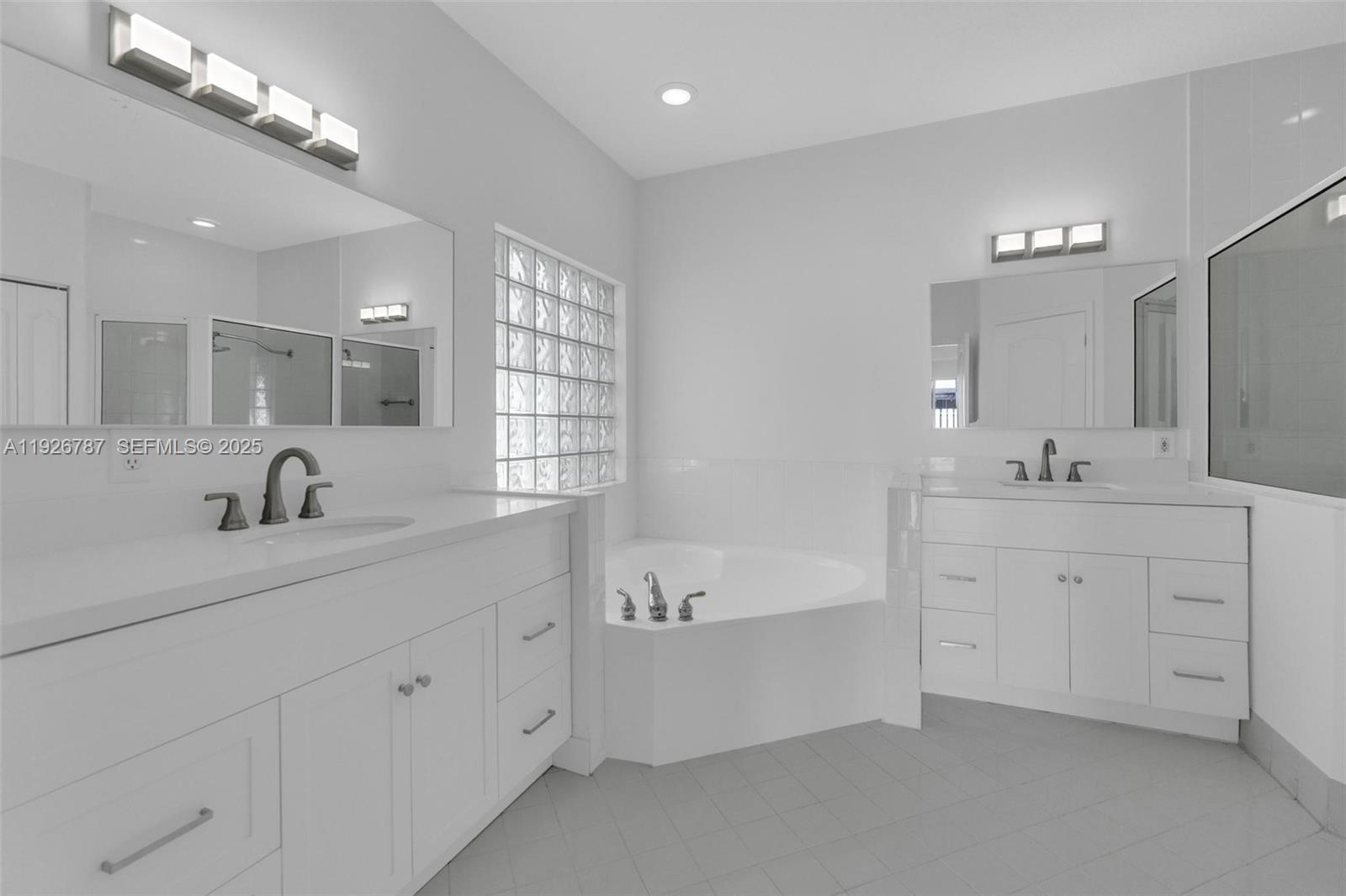 DORAL ISLES-ANTILLES - Residential